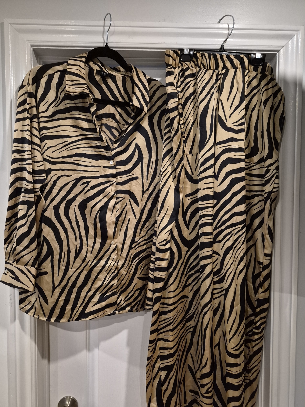 Zebra-Print Button-Up Pants Set - Beige & Black